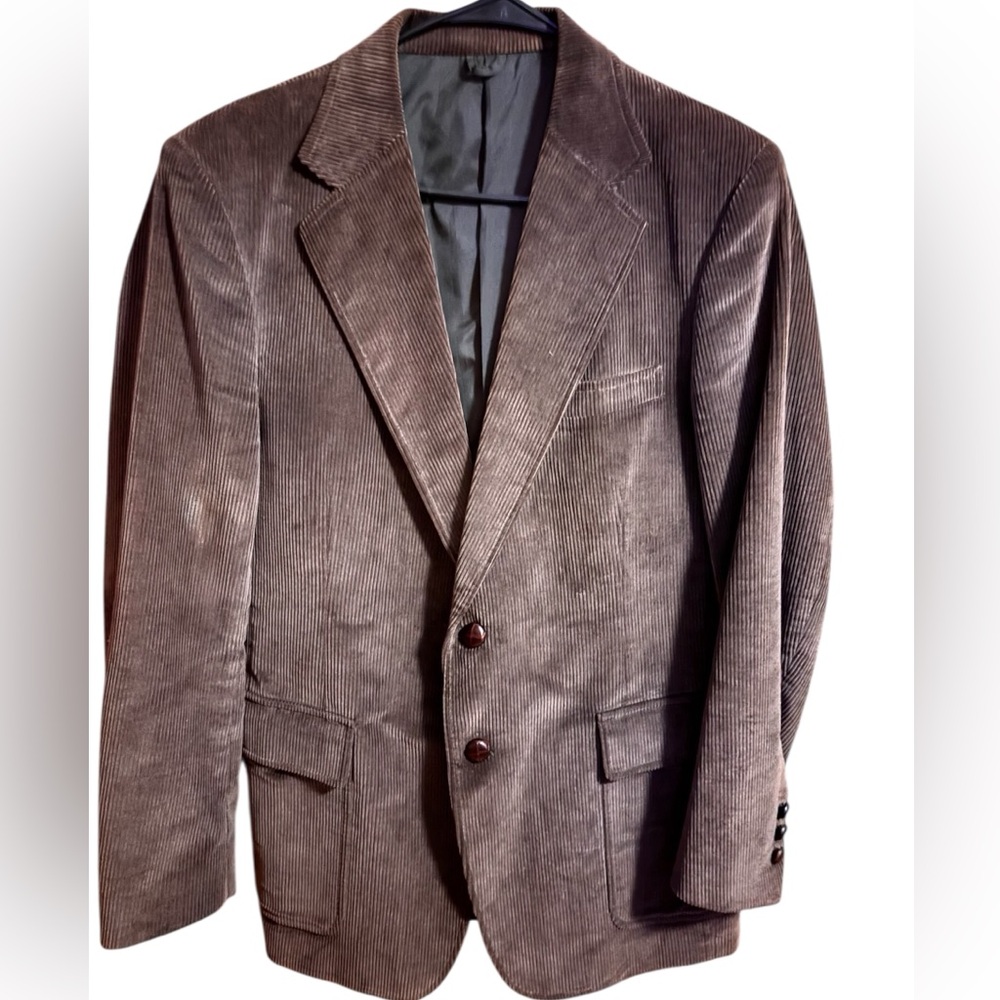Men's Woodmere brown corduroy sports coat, fully lined, 40 regular.